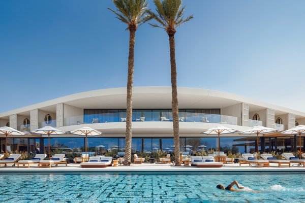 oneonly-aesthesis-pool-main-building